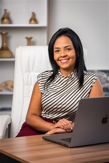 Dra. Bruna Beloti, advogada OAB/PR 94.474, atendimento em todo o Paraná
